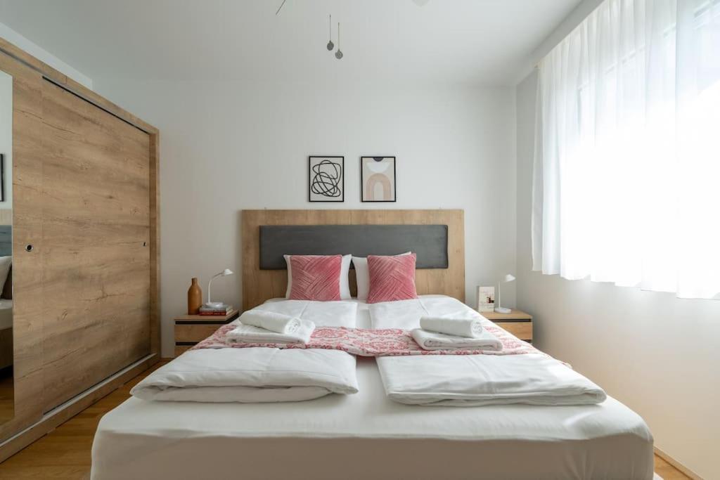 ウィーンElegant 1Br Flat With Balcony By Hmアパートメント エクステリア 写真